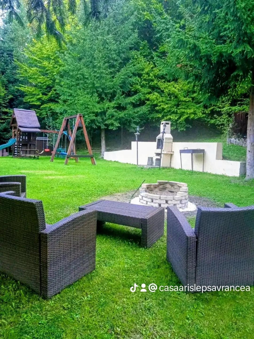 Готель Casa Aris Lepsa Vrancea Екстер'єр фото